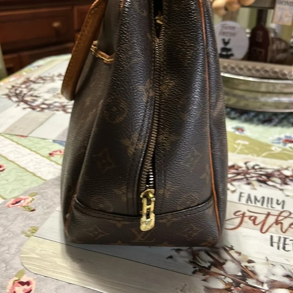 Authentic LV large Deauville handbag - Picture 10 of 16